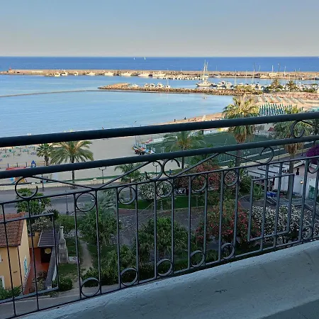 Dimora Dolce - Attico Sul Mare Apartment *